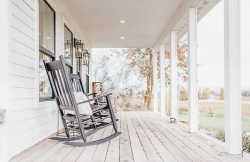 Colbert Cottage | Ivory and Oak a Greenbluff Home