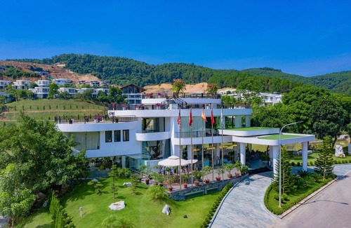 Luong Son Villa | Ivory Villas & Resort