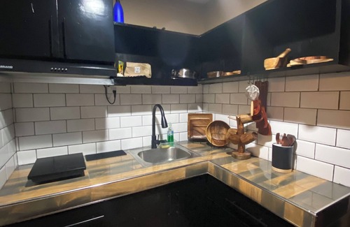 Cainta Condo | IV’s Condo with AC, WiFi, Netflix in Cainta