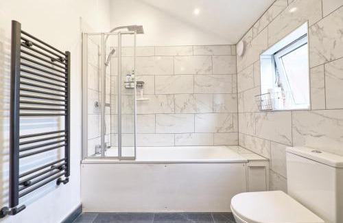 Westcliff-on-Sea Bed & Breakfast | Ivy Comfy stay