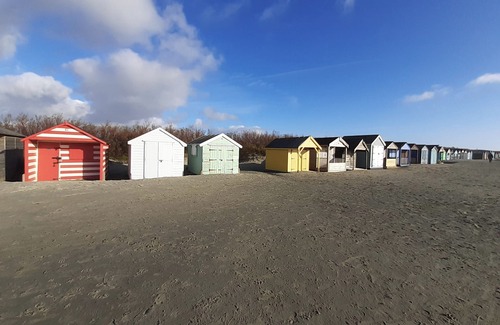 Hunston Cottage | Ivy Cottage, Sleeping 4 with garden & nearby beaches & Chichester