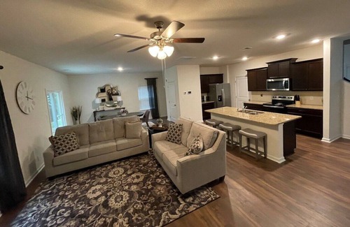 Clinton House | Ivy Manor Summary: Br