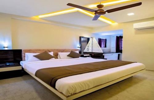 Town Hall Hotel | IVY RESIDENCY