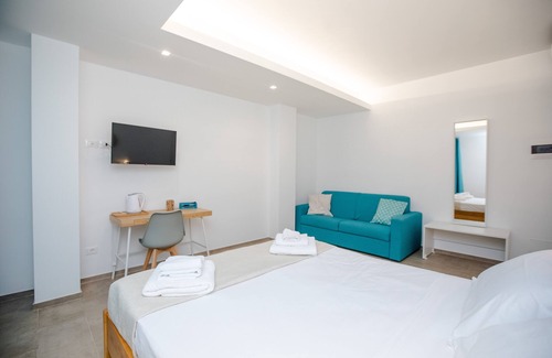 Pachino House | IzzHome Bella Vita Superior Room