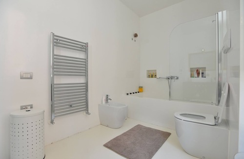 Marina District Apartment | IzzHome Light