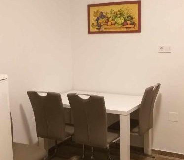 Komlo Apartment | Jószerencsét apartman