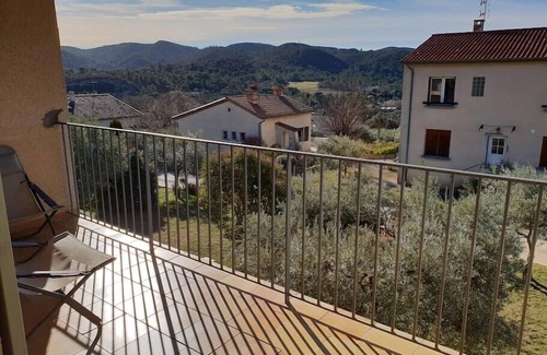 Greoux-les-Bains Apartment | (J) apartment 1 room, quiet, sun, free parking