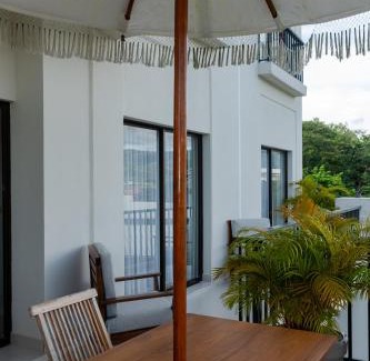 Barrio Santa Lucia Apartment | Jaco Bay Spacious 2BR 2BA Gated with Terrace Large Pools Jacuzzis and Mountain Views