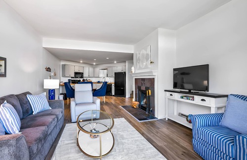 Birch Bay Condo | Jacob's Landing - front walk out condo with stuning bay views.