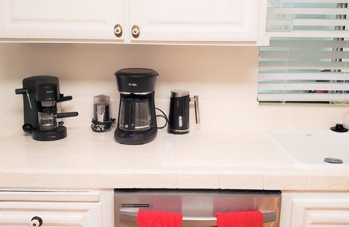 Redding House | Jacob's Well, 2 King BR, 6 Twins, 3 Baths w/Pool