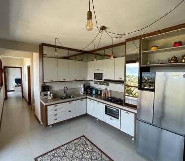 Pereque House | Jacuzzi e Piscina com Borda Infinita e Vista Incrível para o Mar