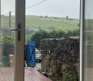 Rhondda Apartment | Jacuzzi for two cwtch