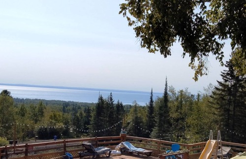 Duluth Bed & Breakfast | Jacuzzi King Bed Lake Superior View
