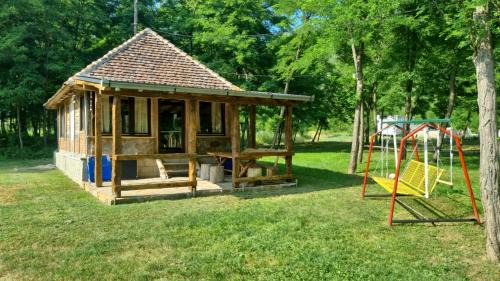 Ljubovija House | JANTAR- rustična kuća