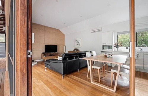 Rosa Glen House | Jarrah Grove Forest Retreat - Serenity Luxury Chalets