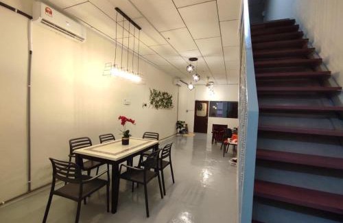 Kampung Jawa House | JAVA 6 HOME 5 min to Jonker