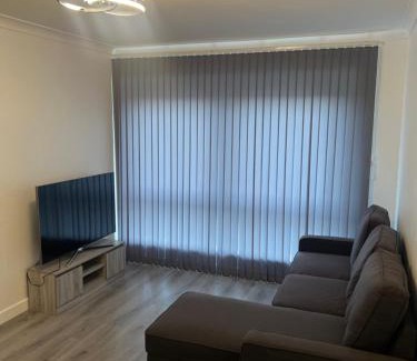 Dagenham Apartment | Jay3 Suites - Modern, Spacious & Charming One Bedroom Apartment in Dagenham