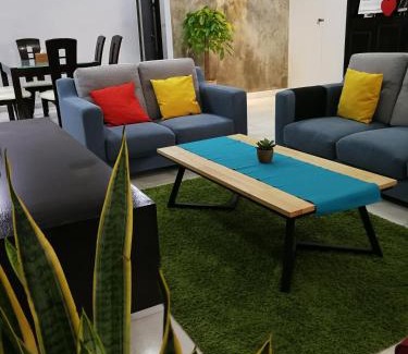 Bukit Indah House | JB Homestay Bukit Indah WiFi CIQ Mall Legoland Free Parking