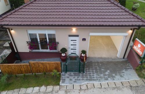 Vrnjacka Banja Apartment | JEDRO - Apartman sa garažnim parkingom