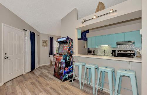 Siesta Key House | Jellyfish Unit, Walk to Beach & Siesta Key Village, Pet-Friendly