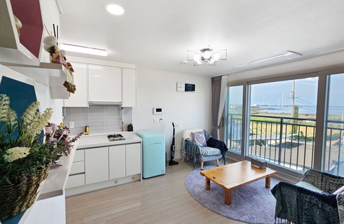 Hallim House | JEMI BAREUT Pension