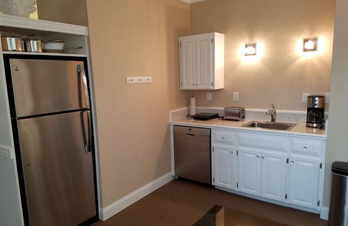 Jefferson Cabin | Jeremy's Lodge Fireside Suite w/kitchenette