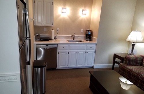 Jefferson Cabin | Jeremy's Lodge Fireside Suite w/kitchenette