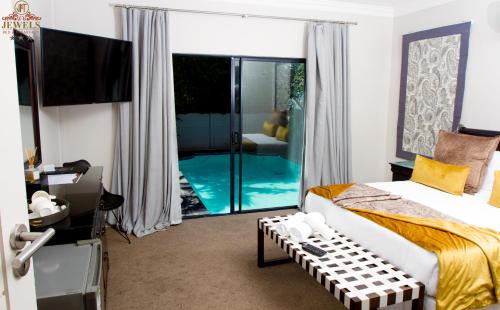 Nahoon Bed & Breakfast | JFT Jewels Guest House