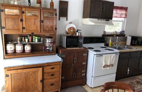 Jim Thorpe House | Jim Thorpe minutes away! Cozy Cabin, Peace & Quiet in Private Lake Community!