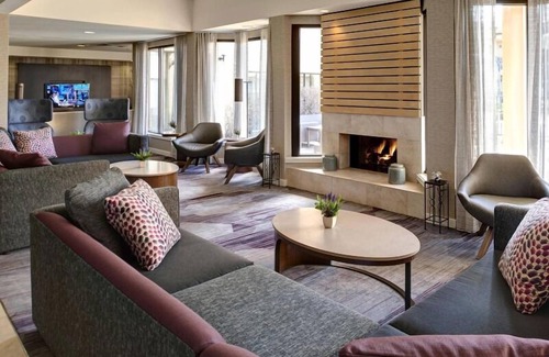 Brookfield Hotel | Jogging and Walking in Lamplighter Park! Indoor Swimming Pool , Pets Allowed!