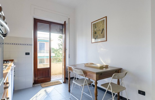 Albaro Apartment | JOIVY Apt For 7 Perfect For Families Close To Beaches