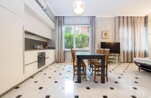 Albaro Apartment | JOIVY Spacious 2-bedroom flat with Parking and Balcony