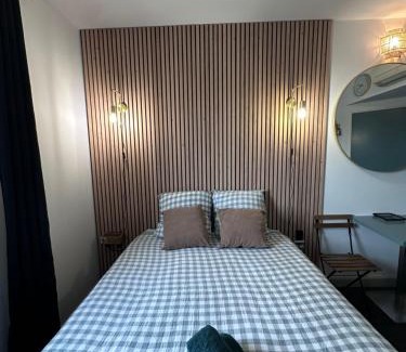 Aix-en-Provence Apartment | Joli Studio le clos d'Aix avec grande terrasse piscine et parking gratuit