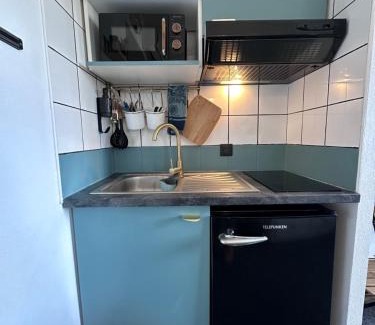 Aix-en-Provence Apartment | Joli Studio le clos d'Aix avec grande terrasse piscine et parking gratuit