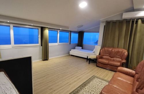 Himare Hotel | Jon rooms