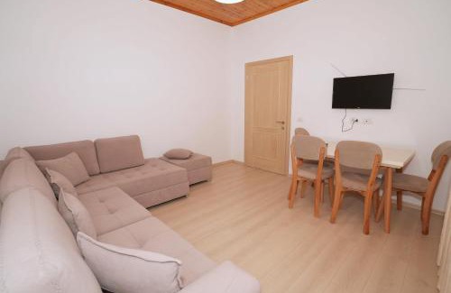 Gjirokaster Hotel | Jons Apartment
