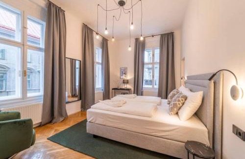 Josefstadt Apartment | josef's home I Pink Flamingo I Deluxe Suite