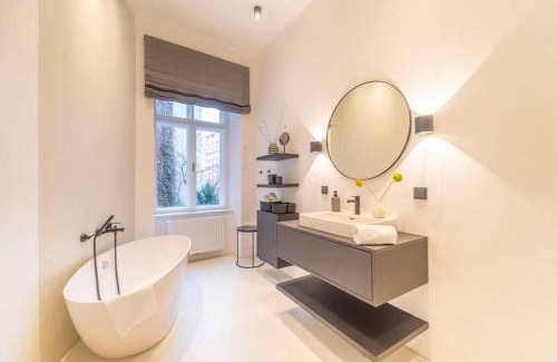 Josefstadt Apartment | josef's home I Pink Flamingo I Deluxe Suite