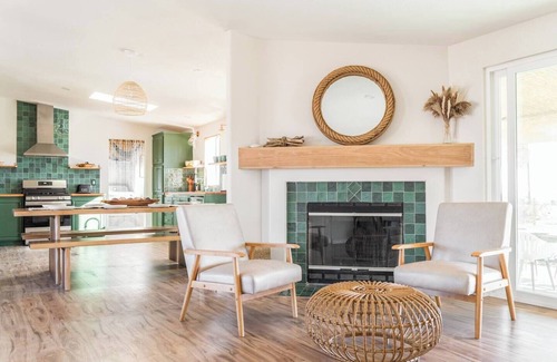 Yucca Valley House | Joshua Tree-Spa Pool Firepit Sauna Game Room