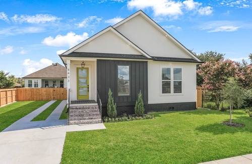 Chalmette House | joyful 3- bedroom with office space