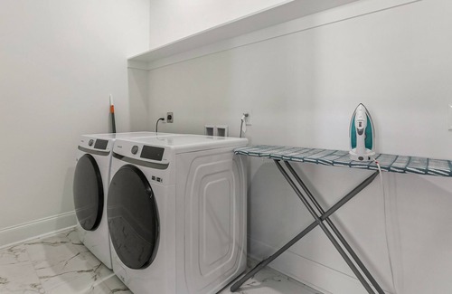 Chalmette House | joyful 3- bedroom with office space