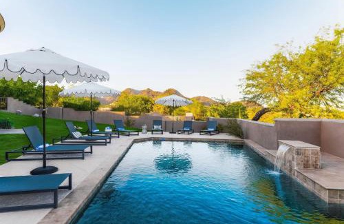 Camelback Foothills Villa | Julep by AvantStay Stylish 9 BR Estate w Mid-Century Modern Decor