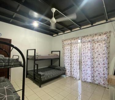 Tuaran House | Julian Homestay - Room2