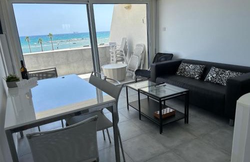 Oroklini Apartment | Julie's beach house