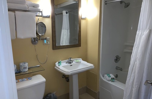 The Point Resort | July Newport Long Wharf Resort 29-474