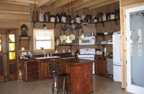 Pine Level House | Junction Park: Rustic Chalet on 75 Acres