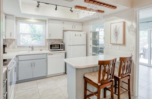 Indian Beach Sapphire Shores House | Jungalow Oasis