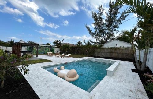 Lake Worth House | Jungle Cottage with luxury pool, hot tub and more!