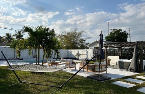 Lake Worth House | Jungle Cottage with luxury pool, hot tub and more!