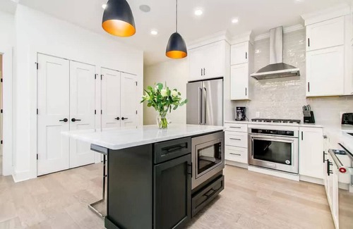 Italian Village Resort | Jungle House Designer Residences – Downtown Columbus